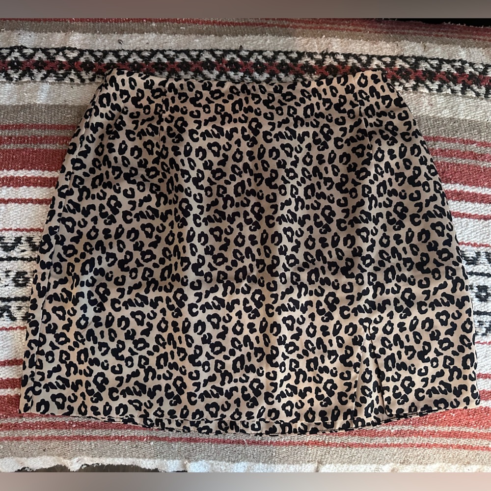 Forever 21 leopard print skirt